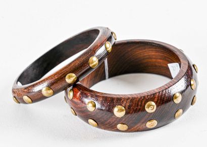 null ANONYME dans l'esprit d'Isabel Canovas. 

Lot de deux bracelets jonc en bois...
