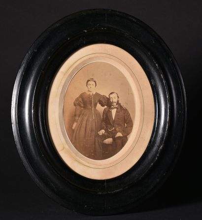 null Anonyme France vers1860

Portrait d'un couple

Tirage albuminé dans son encadrement...