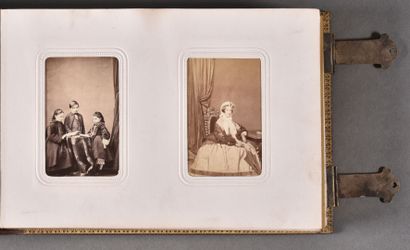null Portraits 1860-1880

Ensemble de trois albums de format oblong contenant 126...