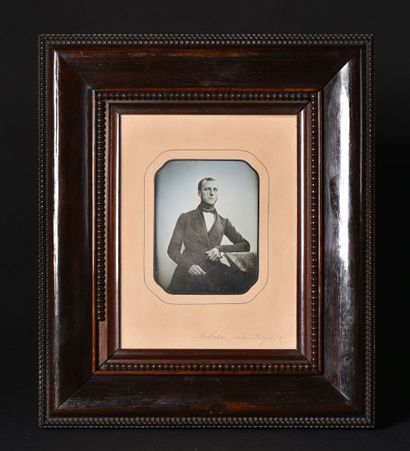 null SABATIER vers 1840

Super portrait d'un homme en redingote

Daguerréotype à...