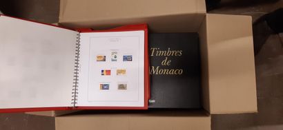 null 9 albums de timbres.

Monaco incomplet jusqu'à 2010 + Andorre Moderne + CFA