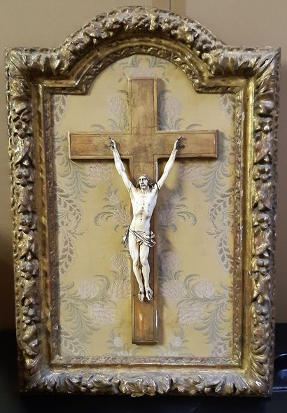 null Christ en ivoire



Cadre du XVIIIe siècle

H. 59 cm L. 41 cm