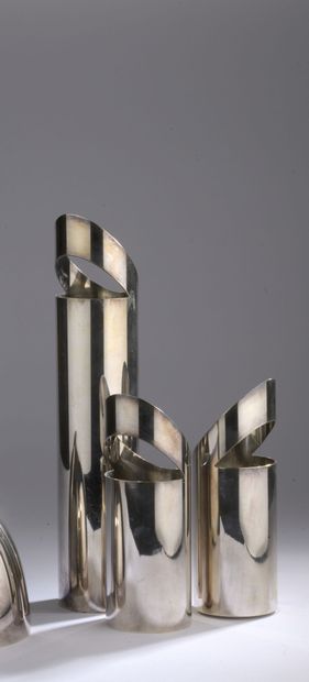 null Paolo GATTI (XXème siècle)

Série de trois vases

Forme rouleau coupé en oblique...
