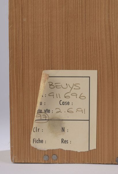 null Joseph BEUYS (1921-1986)

Intuition, 1968

Multiple (caisse en bois et mine...