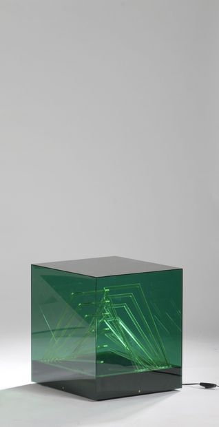  James RIVIERE (né en 1949) 
Cubo di Téo 
Sculpture lumineuse 
Cube en plexiglas...