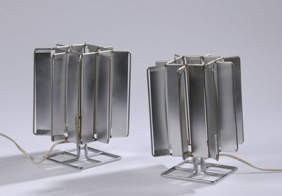  Max SAUZE (XXème siècle) 
Modèle Syrus 
Paire de lampes de chevets 
Structure en...