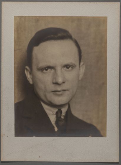  Portrait de Pierre Bertin (1891-1984), vers 1926 
Tirage photographique contrecollé...