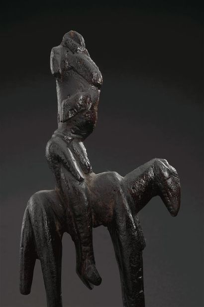 null Statue équestre Dogon - Mali

Probablement Haute Epoque

Bois

H. 36 cm



Provenance

Collection...