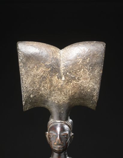 null Sceptre Oshe Shango

Yoruba, Nigéria 

H. 53,5 cm 



Provenance : 

Hubert...