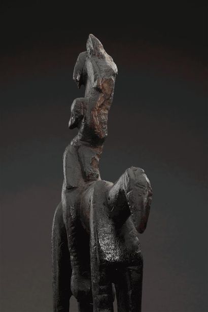 null Statue équestre Dogon - Mali

Probablement Haute Epoque

Bois

H. 36 cm



Provenance

Collection...