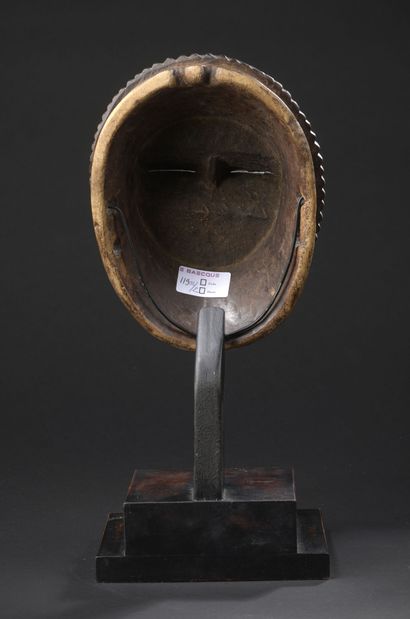null Masque Baoulé dit « Lune », Côte d'Ivoire 

H. 21 cm



« Le masque, notamment...
