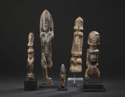 null Ensemble de cinq petites statuettes Dogon, Mali

H. de 9 à 29 cm



De morphologie...