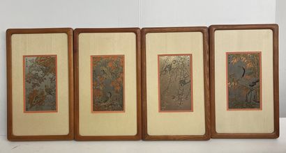  Dans le goût du JAPON, XXème siècle 
Quatre reproductions sur métal 
Encadrées 
H....