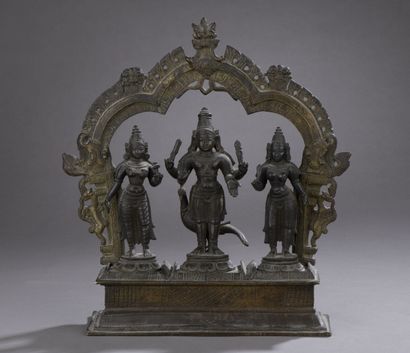null Kartikeya, Valli et Devasena

Bronze

Inde, XVIII - XIXe siècle

H. 29 cm -...
