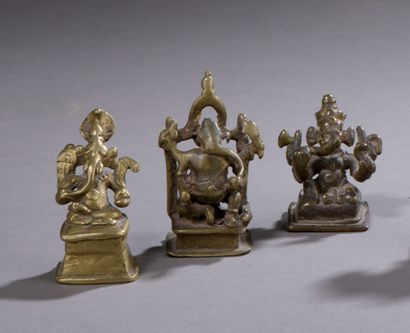 Trois petits bronzes de Ganesh 
Bronze 
Inde,...