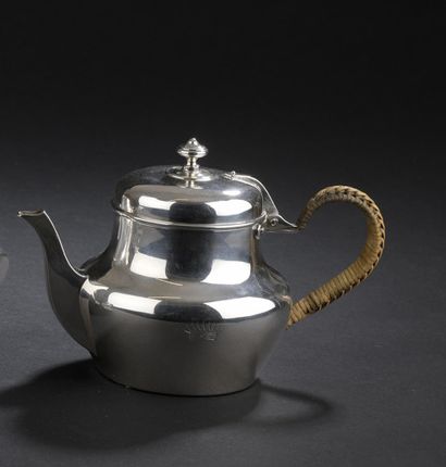 Teapot in plain silver 950 thousandths of...