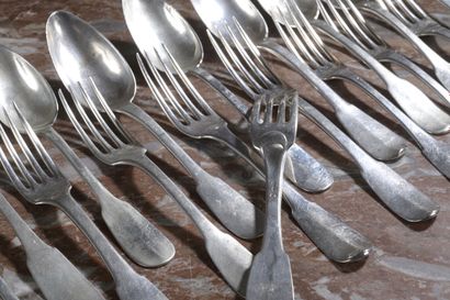 null Seventeen forks and fourteen spoons of table in silver 800 and 950 thousandths...