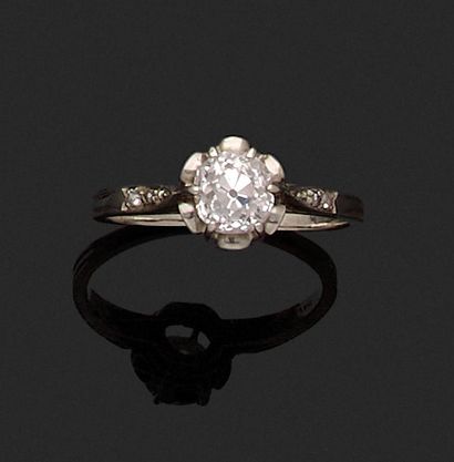 Ring in 18K (750 thousandths) white gold,...
