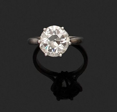 null Ring in platinum (950 thousandths) set on claws with a round old cut diamond...