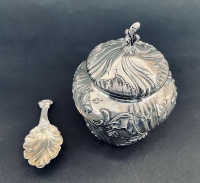 null Sugar bowl in silver 950 thousandth, decoration of ribs and roses.

Minerva....
