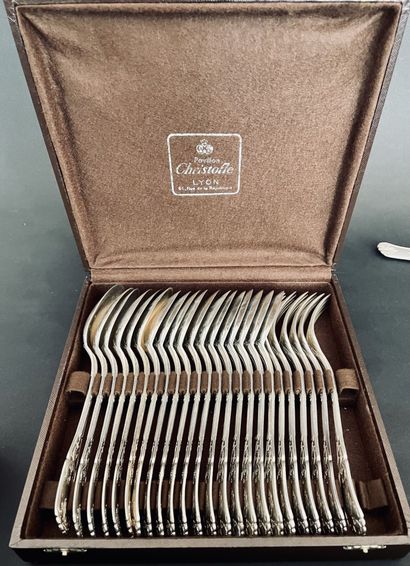 null Eighteen spoons and fifteen forks in silver 950 thousandth, decorated with nets,...