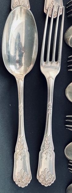 null Eighteen spoons and fifteen forks in silver 950 thousandth, decorated with nets,...