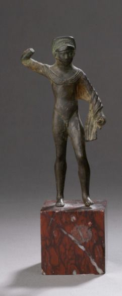 null Statuette d'Hercule à demi nu, coiffé de la léontée, il brandit le bras droit

Bronze...