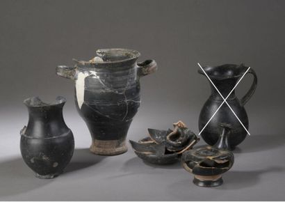 null Lot de vases fragmentaires comprenant un cratère à colonnettes, un skyphos,...