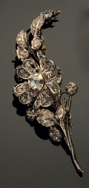 null Broche trembleuse représentant une branche fleurie ornée de diamants taille...