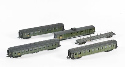 null Lot comprenant trois wagons SMCF 1ère, 2ème et 3ème classe et un wagon fourgon...