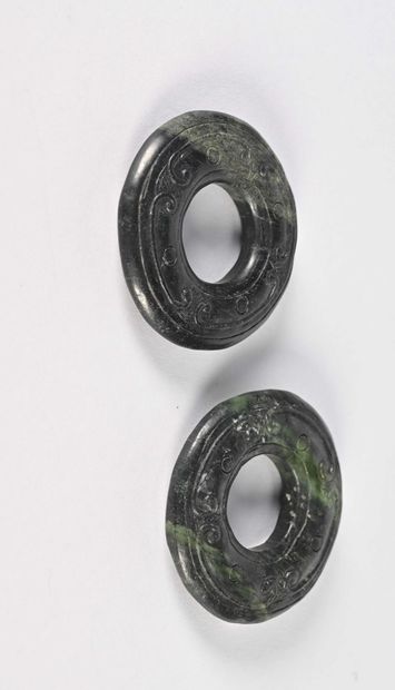 null CHINE, fin du XIXème siècle

Amulette gravée en pierre verte

D. 6 cm
