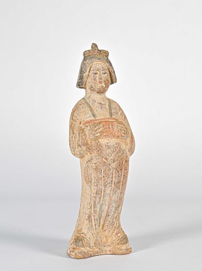 null CHINE, XXème siècle

Figurine de dame de cour en terre-cuite, polychromie

Dans...
