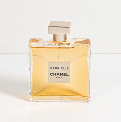 null CHANEL - GABRIELLE CHANEL 

Flacon parfum factice pour décoration de la maison...