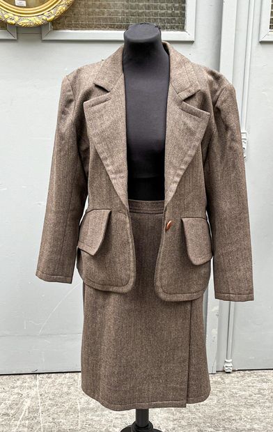 null SAINT LAURENT Rive Gauche. 

Tailleur en laine chinée beige marron, veste à...