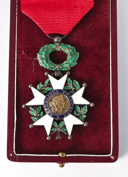 null FRANCE

Légion d'honneur IIIème République en argent et émaille, taille ordonnance...