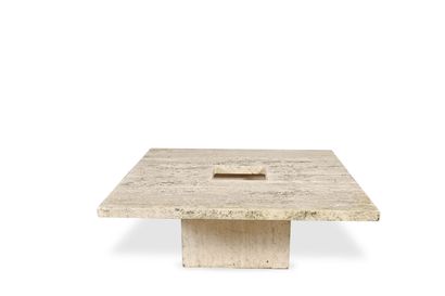 null Table basse carrée en travertin 

H. 52 cm - L. 114 cm - P. 114 cm 

Usures...