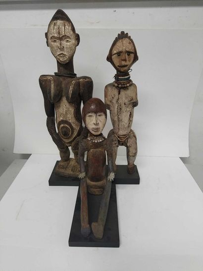 null AFRIQUE (Style Punu, Gabon)

Ensemble de trois fétiches en bois sculpté laqué...