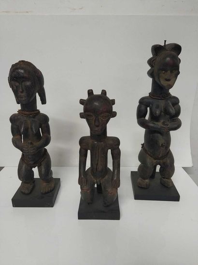 null AFRIQUE (style Fang)

Ensemble de trois fétiche en bois sculpté.

H.54 - 46...