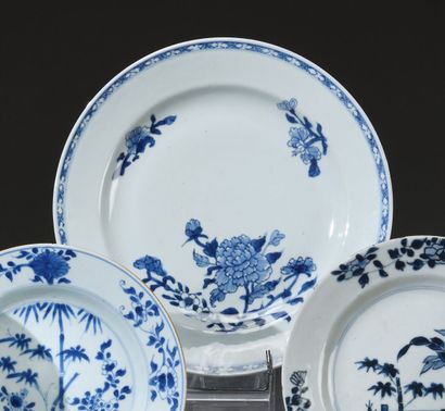 CHINE - Début du XVIIIe siècle

Plat en porcelaine,...