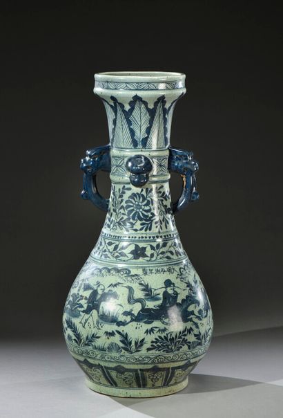 CHINE - XXe siècle 
Grand vase en porcelaine...
