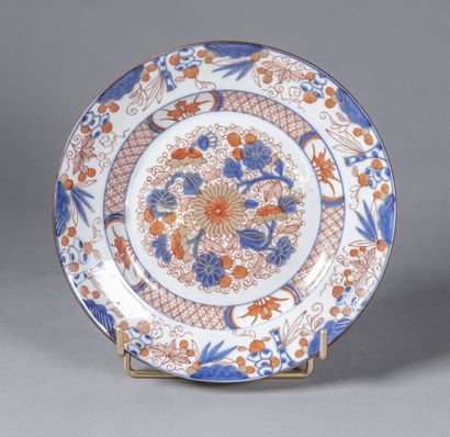 CHINE - XIXe siècle 
Assiette en porcelaine...