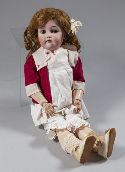 null « SIMON & HALBIG K R » belle et grande poupée tête biscuit, yeux en verre marron...