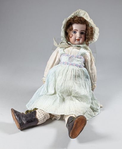 null « 1907 12 », beau bébé Jumeau 1907, tête biscuit, beaux yeux émail bleu fixes,...