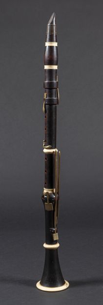 null Clarinette en Si bémol datant du 1er quart du XIXe siècle, en buis teinté, bagues...