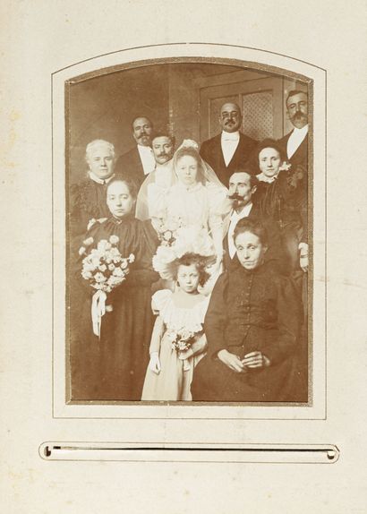 null Sympathique album de famille 1880/1900

Ensemble de quarante-quatre (44) épreuves...