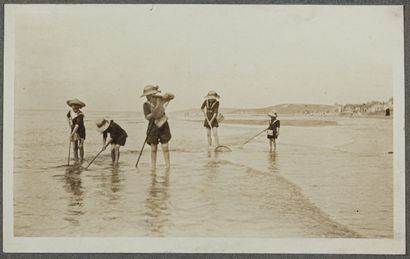 null Vacances à Villers-sur-Mer, 1914 

Charmant petit album de famille contenant...