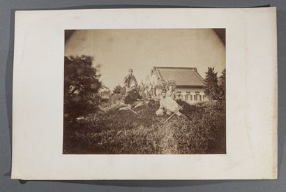 null Japon, 1880

Lot de six (6) épreuves albuminées contrecollés sur carton, paysages...
