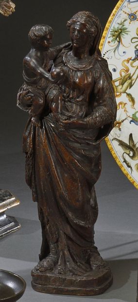 null Grande statuette Vierge à l'Enfant tenant le globe terrestre en bois sculpté

XVIIème...