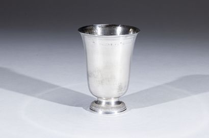null Silver tulip tumbler, the pedestal with gadroon molding. Legible under the neck

Paris,...