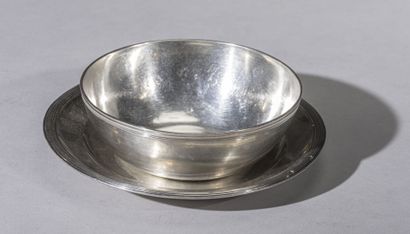 null Silver lot composed of a Rince-doigt plain with strongly molded edges and a...